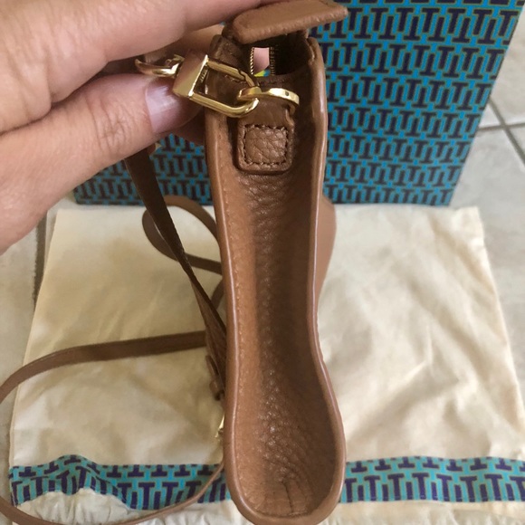 ***SOLD*** Tory Burch Robinson Pebbled Wallet - Picture 3 of 5